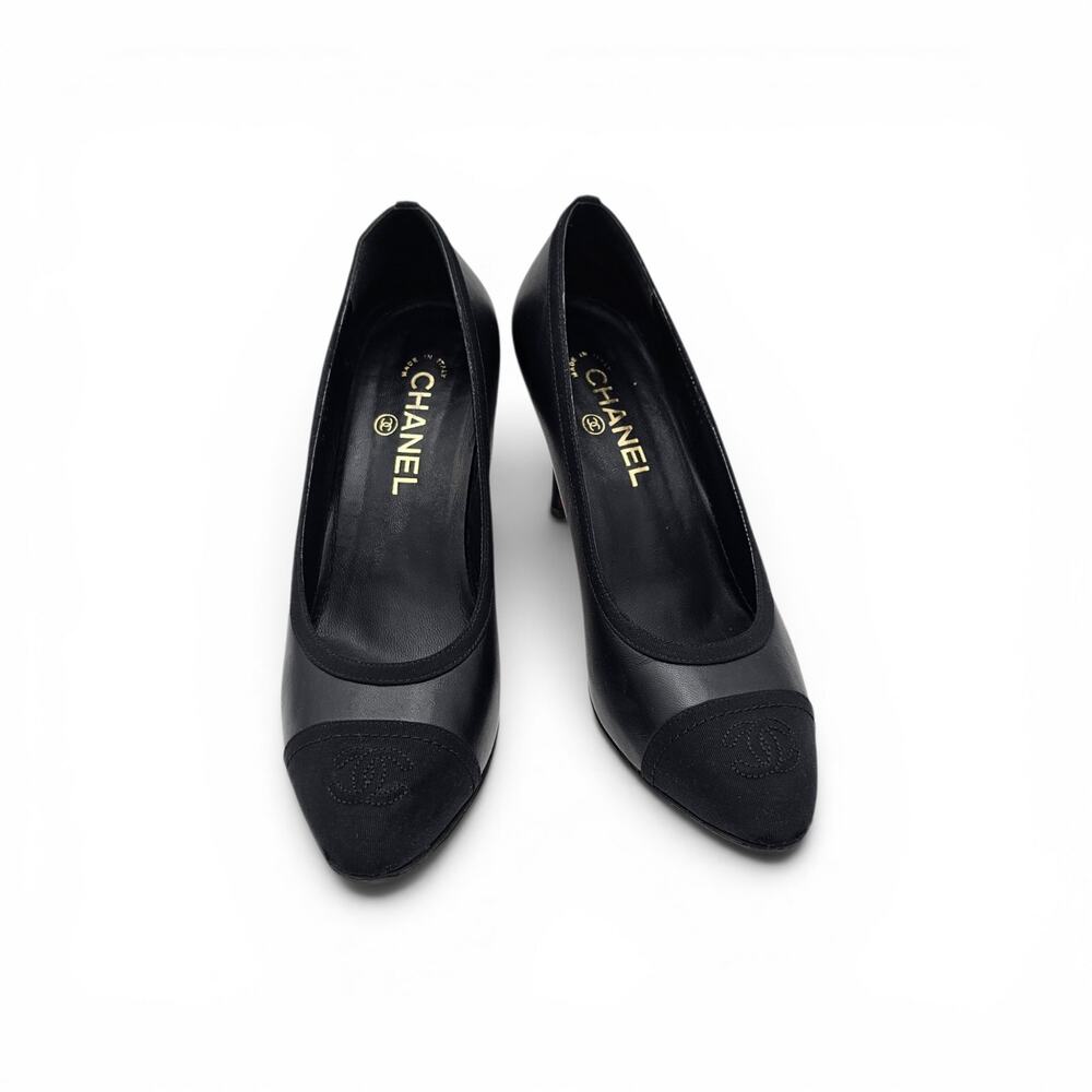 Chanel CC Cap Toe Black Leather Heel Pump Classic Grosgrain Size 38.5 7.5 8